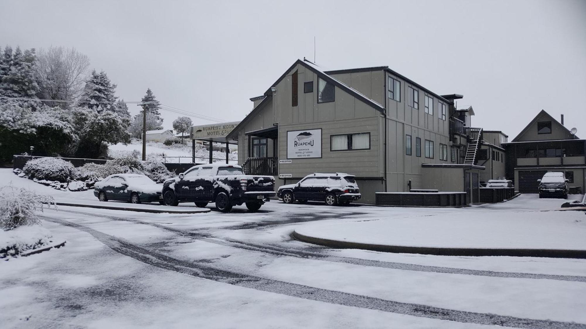 Ruapehu Mountain Motel & Lodge Охакуне Экстерьер фото